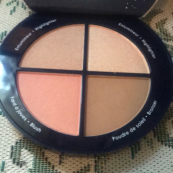 Makeup - Picture 3 of 3